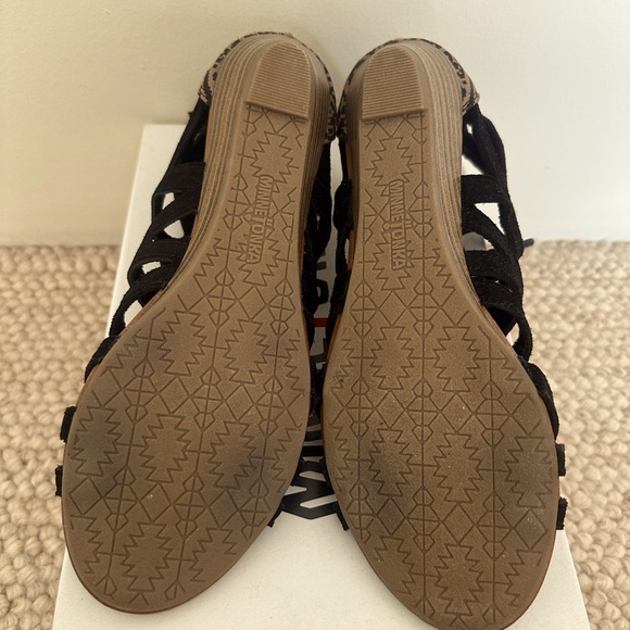 Minnetonka Brand New Women’s Merida II Sandal Black - Picture 3 of 5